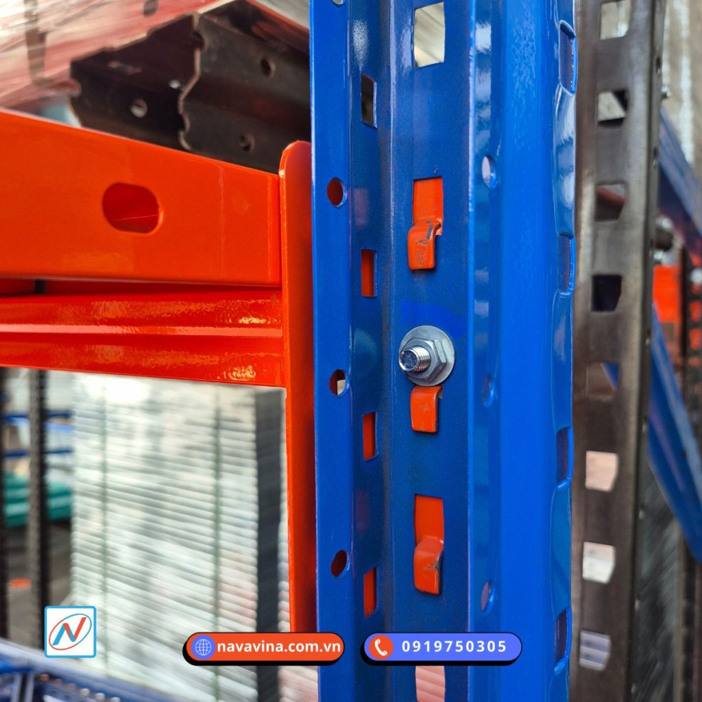 Kệ trung tải 6 tầng giúp tối ưu chiều cao kho, tăng vị trí lưu trữ và phù hợp cho kho hàng vừa và nhỏ có nhiều mã hàng.