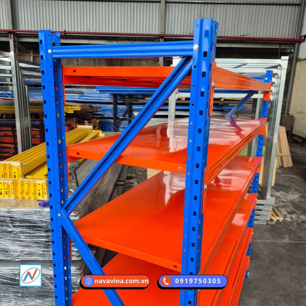 Kệ trung tải 6 tầng giúp tối ưu chiều cao kho, tăng vị trí lưu trữ và phù hợp cho kho hàng vừa và nhỏ có nhiều mã hàng.