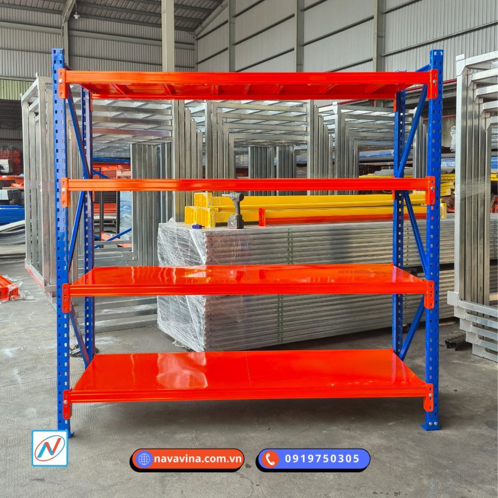 Cấu tạo một bộ kệ kho gồm những gì - Sơ đồ cấu trúc chi tiết bộ kệ trung tải với các bộ phận chân trụ, beam, mâm tôn, giằng chéo và phụ kiện kết nối