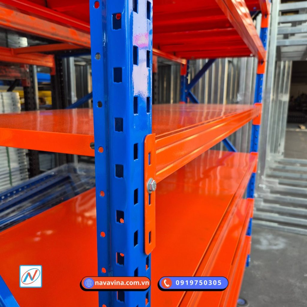 Kệ sắt lắp ráp đa năng, dễ tháo lắp, chịu tải tốt, phù hợp kho hàng, cửa hàng, văn phòng và gia đình cần tối ưu không gian lưu trữ.