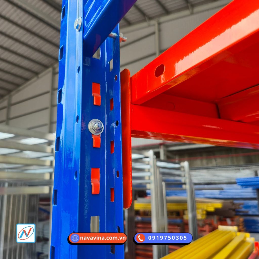 Cách chọn kệ phù hợp cho kho vừa và nhỏ theo diện tích, tải trọng, chiều cao và loại hàng để tối ưu không gian lưu trữ, dễ quản lý và tiết kiệm chi phí.