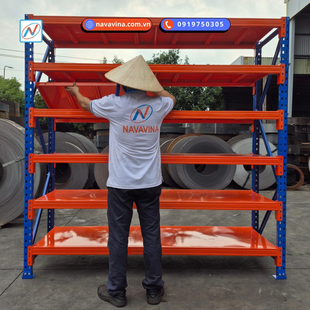 Nên chọn kệ 3 tầng, 4 tầng hay 5 tầng phụ thuộc vào chiều cao kho, tải trọng, loại hàng và nhu cầu lưu trữ để tối ưu không gian hiệu quả hơn.