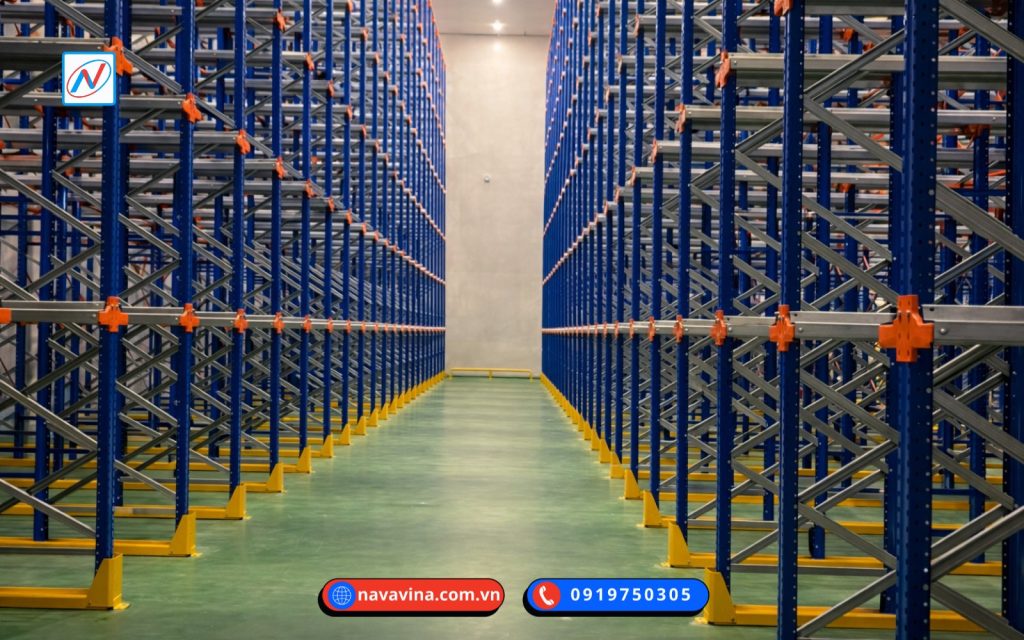 Tải trọng mỗi tầng bao nhiêu là an toàn khi chọn kệ kho, cách tính tải thực tế và phân bổ hàng hóa để tránh quá tải.