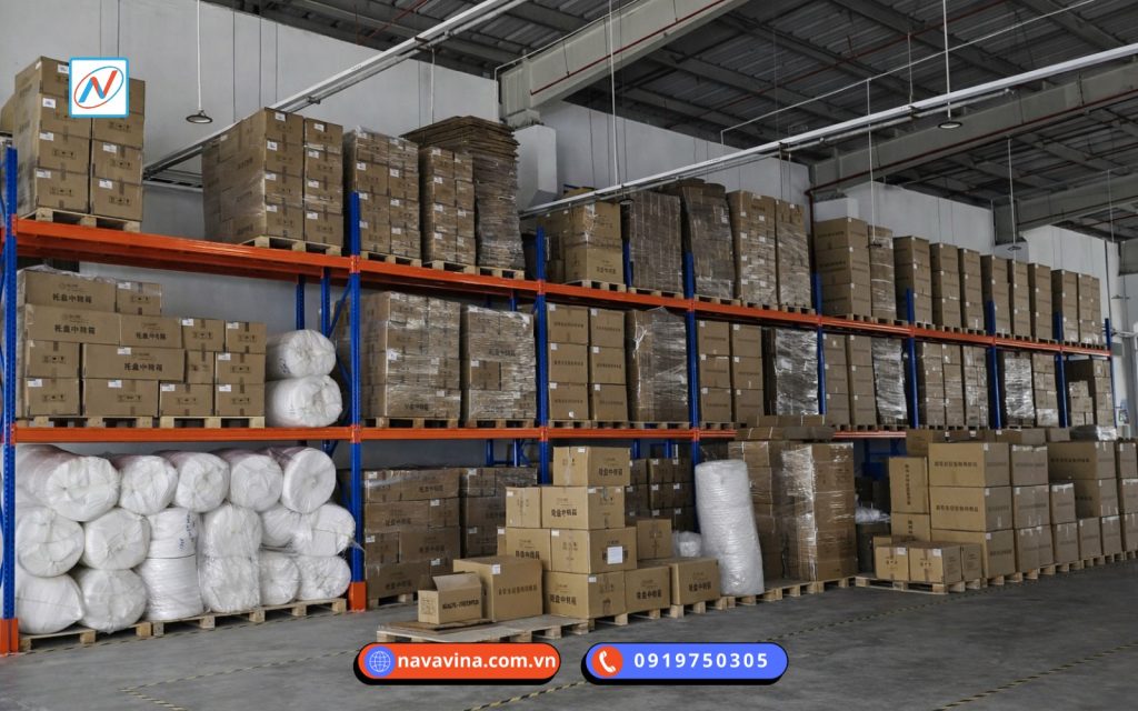 Trần kho thấp nên chọn cấu hình kệ ra sao để tối ưu chiều cao, số tầng, lối đi và khả năng lấy hàng trong kho nhỏ.