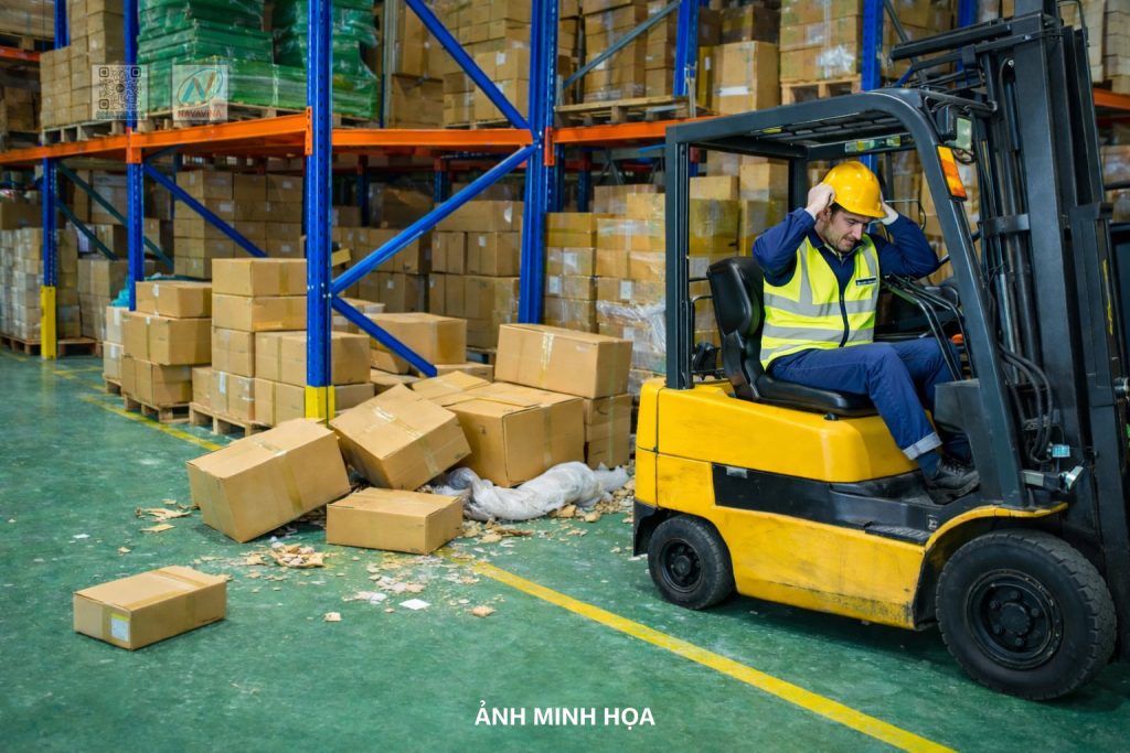 Vì sao không nên xếp hàng vượt tải thiết kế trên kệ kho công nghiệp